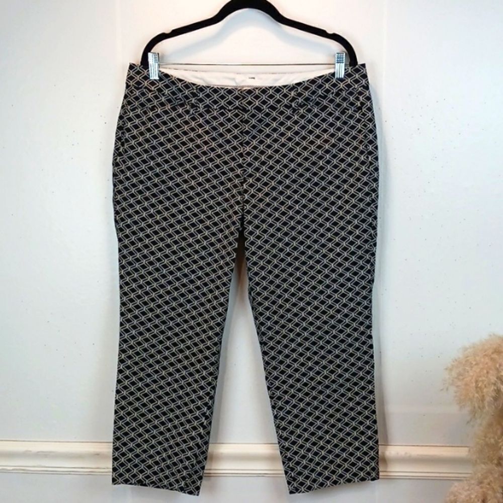 A.N.A  A New Approach  mid- rise black & white  straight leg cropped pants sz 12